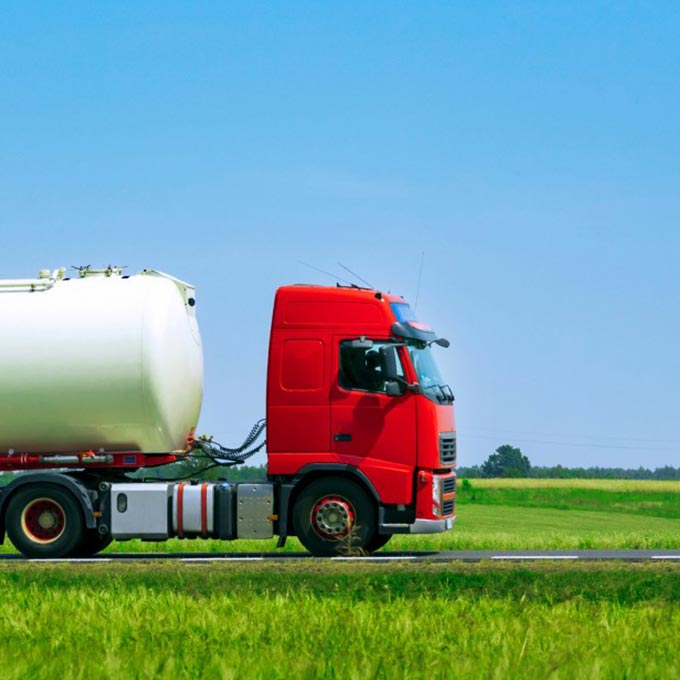 Billig Olie lastbil leverer billig fyringsolie i Danmark