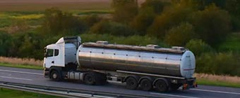Billig Olie lastbil leverer fyringsolie hurtigt og billigt i hele Danmark